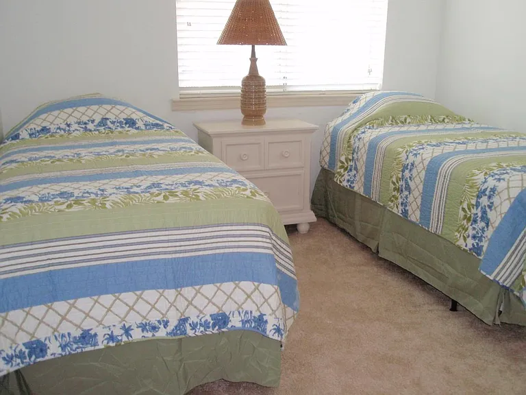 twin beds - 2nd bedroom