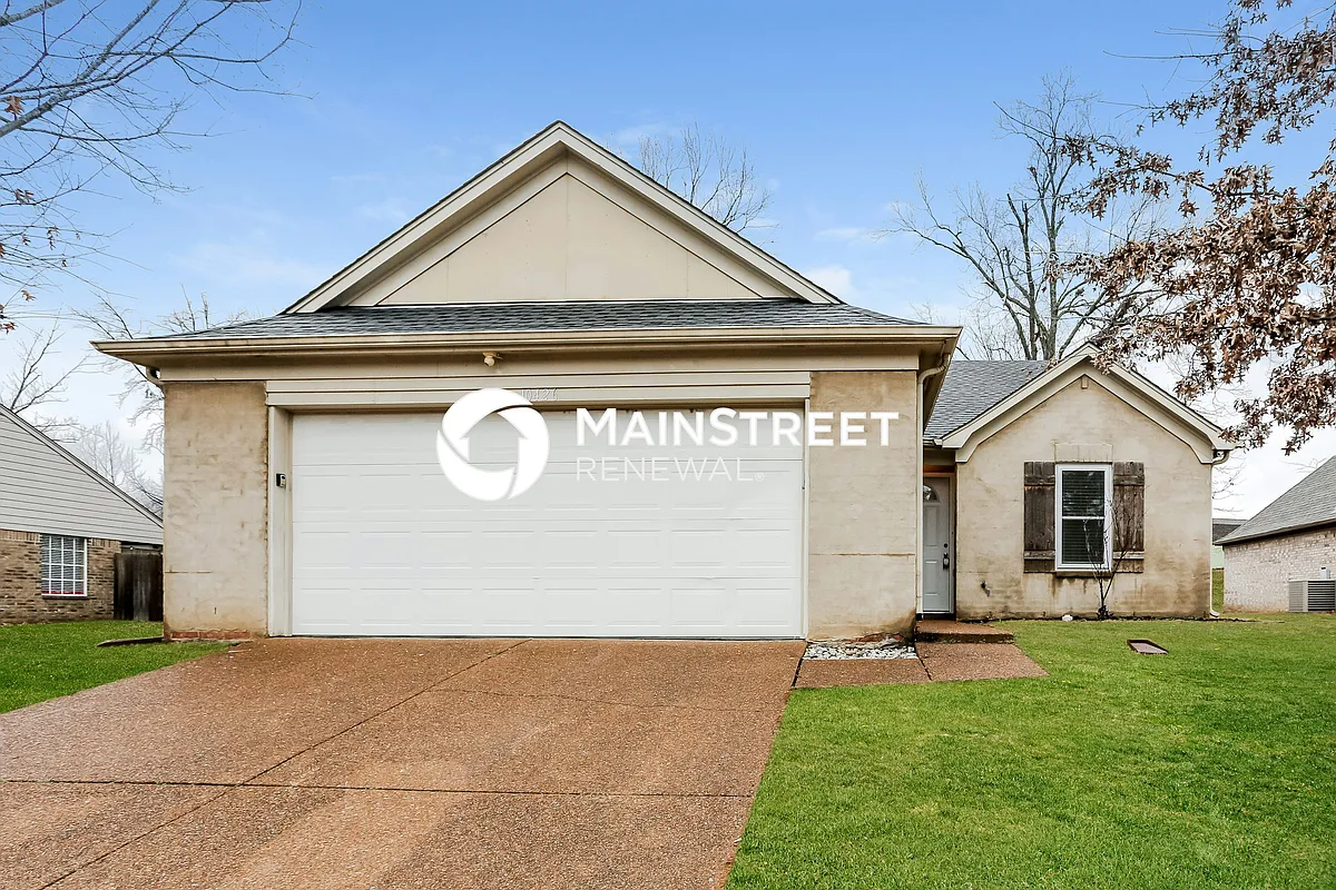 Front View - 10426 Redmond Cir N
