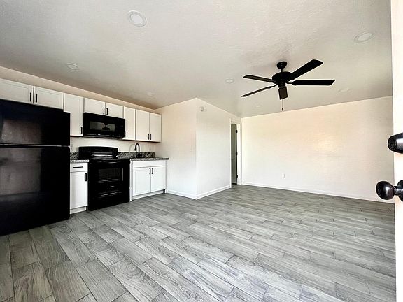 4th image of 2614 N Balboa Ave