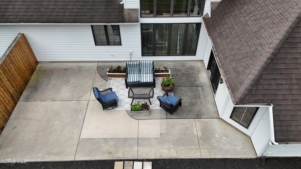 1207 Hidden Brook Dr, Hicksville, OH - More