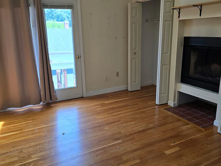 8 Rollins Ct — Photo 23