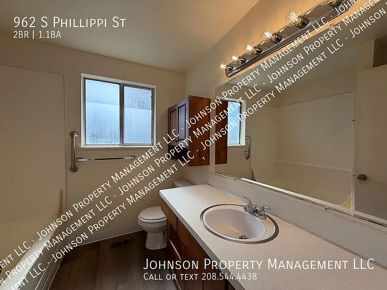 962 S Phillippi St — Photo 12
