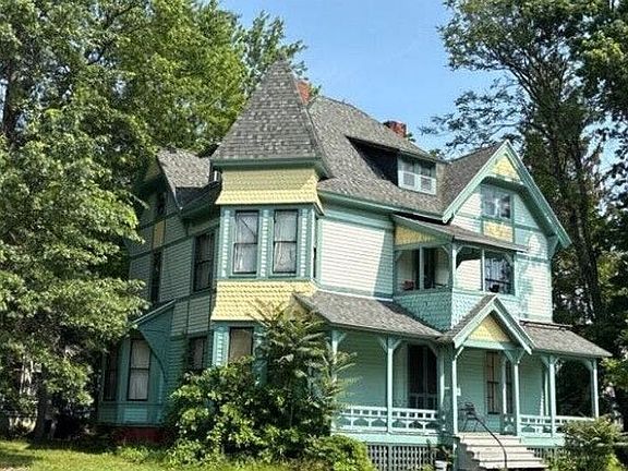 3rd image of 212 Bay St