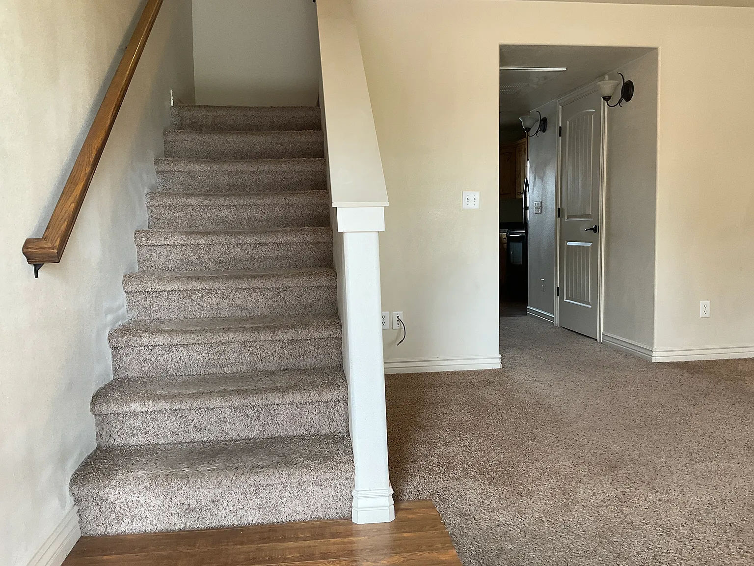 446 W 6 S — Photo 2