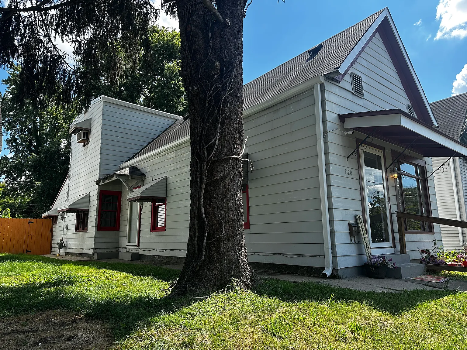 3 bed, 1304 sqft, $1,649 — Photo 2