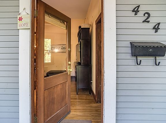 4th image of 424 Catherine St