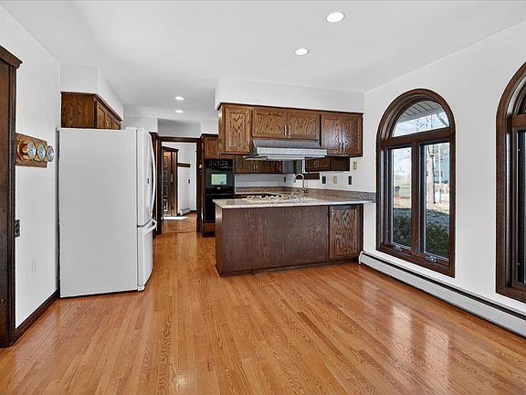 5th image of 2695 Gaston Rd