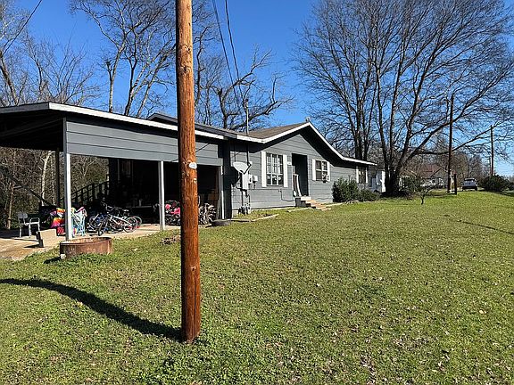 2nd image of 224 Elliott St