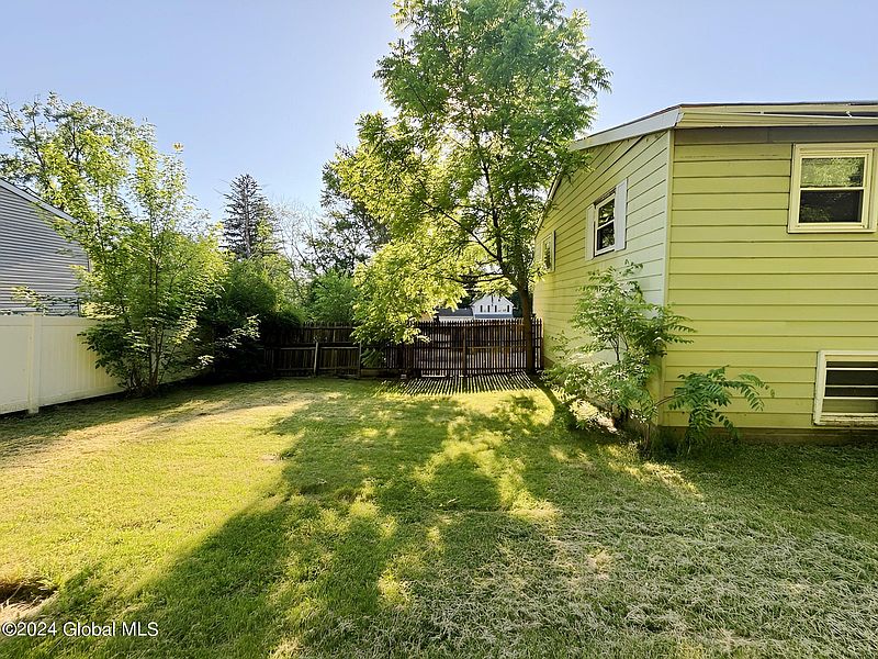 2nd image of 27 Moulds Avenue