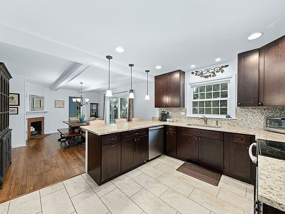 4th image of 1120 Birkdale Ct