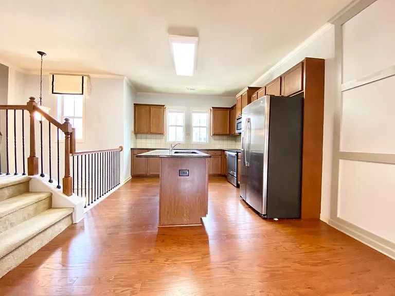 1324 Kingston Trl — Photo 9