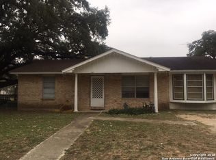 904 Market St, Pleasanton, TX 78064