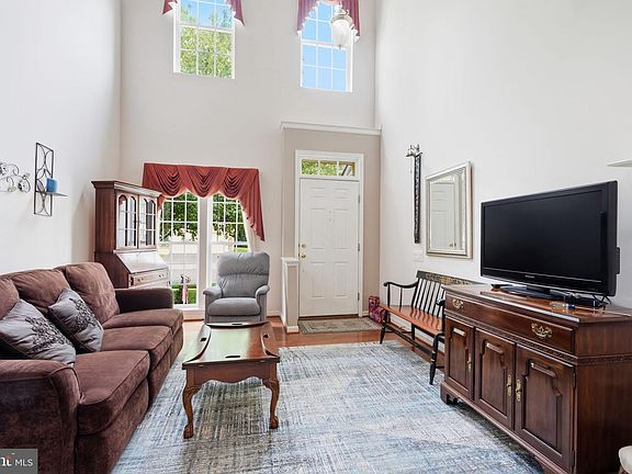 5th image of 849 Geranium Dr