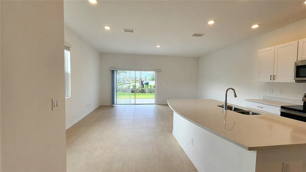 3 bed, 2.5 bath, 1553 sqft, $2,300 — Photo 3
