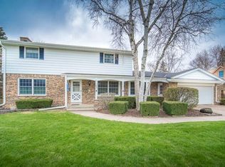 N87W16891 Garfield Dr, Menomonee Falls, WI 53051