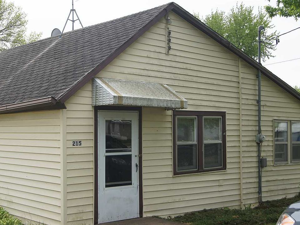 2nd image of 215 N 3rd St