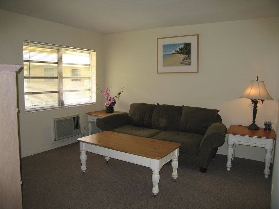 1st image of 412 SE 9th St APT 3