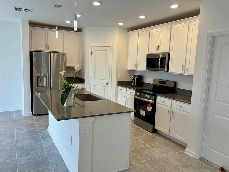3101 Armstrong Ave — Photo 2