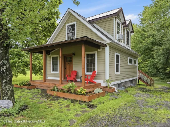 8 S Ohioville Road, New Paltz, NY 12561