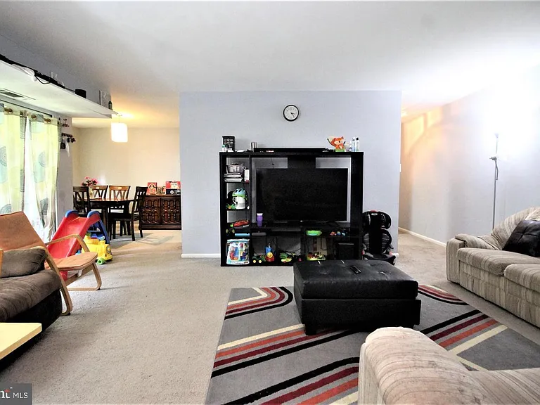 1914 Wilson Ln #204 — Photo 4
