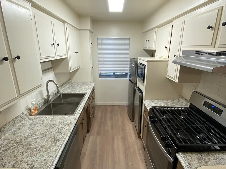 3526 Mentone Ave #7 — Photo 1