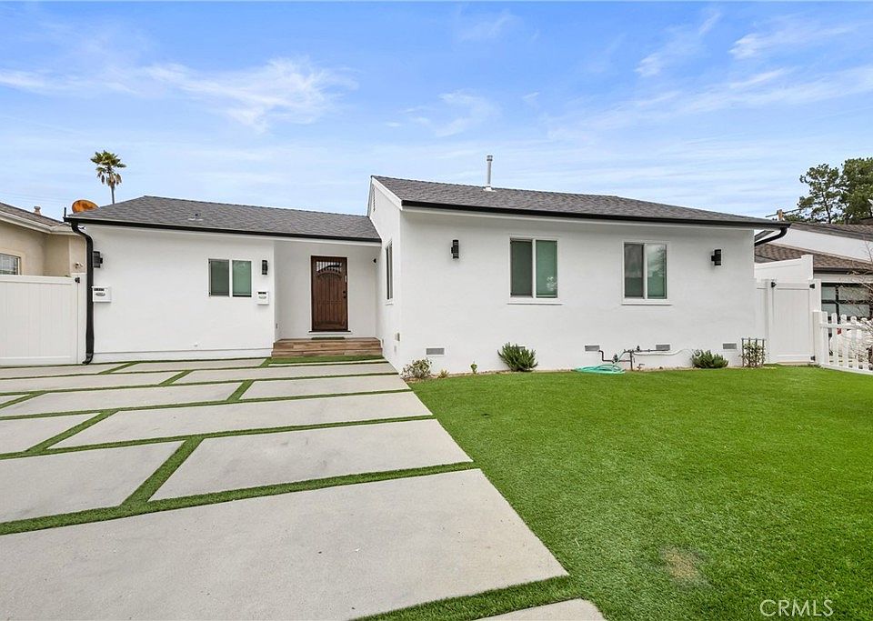 1st image of 18015 Collins St