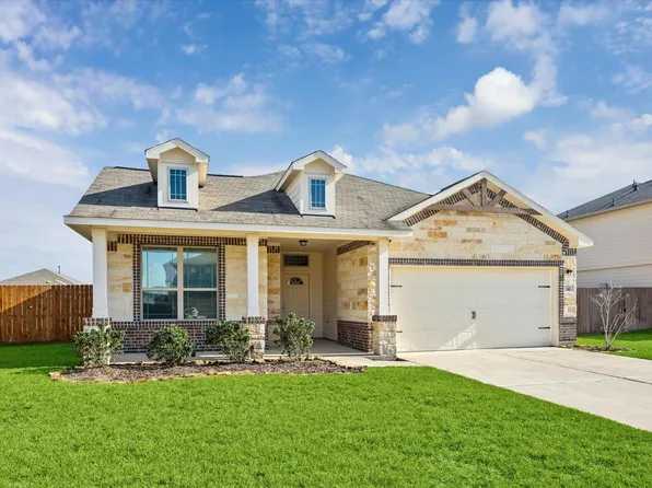 110 White Wing Ln, Sealy, TX 77474