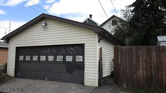 2nd image of 110 5th Ave