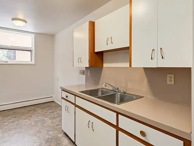 535 Belfast St SE — Photo 10