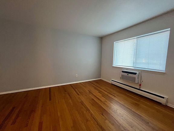 5th image of 1466 N Farwell Ave APT 3