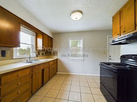10626 E 23rd St S, Independence, MO