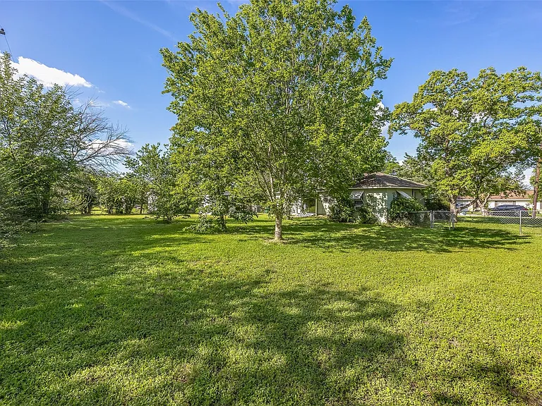 1205 Ewing St — Photo 11