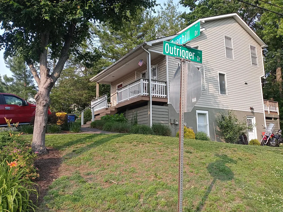 607 Overhill Dr
