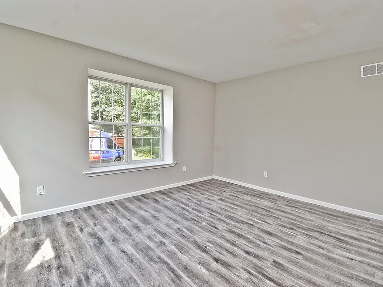 557 Marco Way — Photo 19
