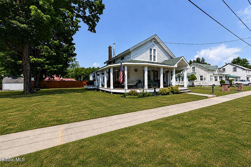 4th image of 111 Mechanic Street