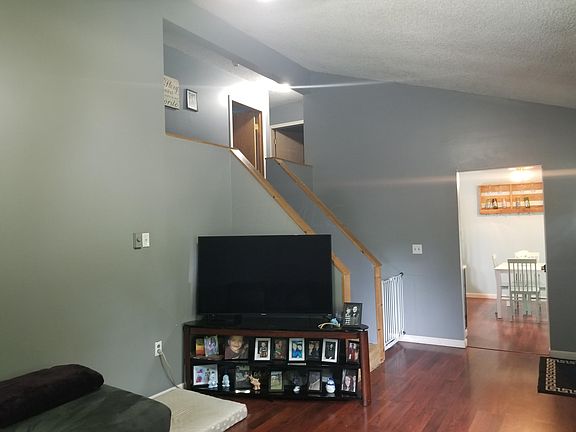 5th image of 12 Brentview Dr