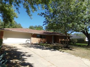 105 Burr Oak Dr, Elgin, TX 78621