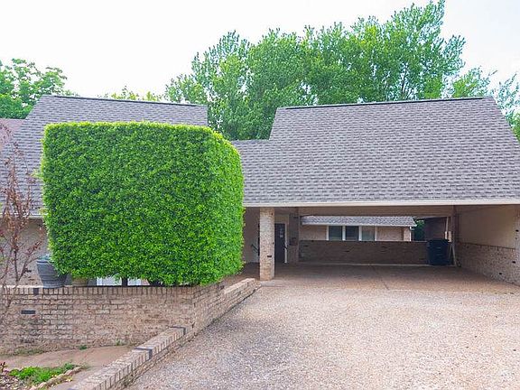 3rd image of 2426 Sherwood Dr
