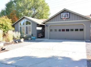 896 NE Locksley Dr, Bend, OR 97701