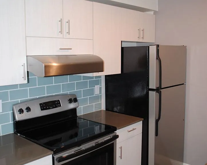 Cameron Apartments — Photo 15