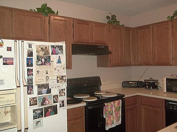 4th image of 408 Amber Ln