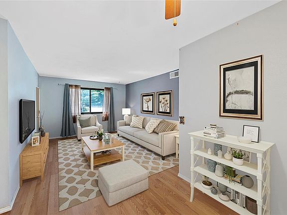 3rd image of 7915 Camelot Ln Unit 3