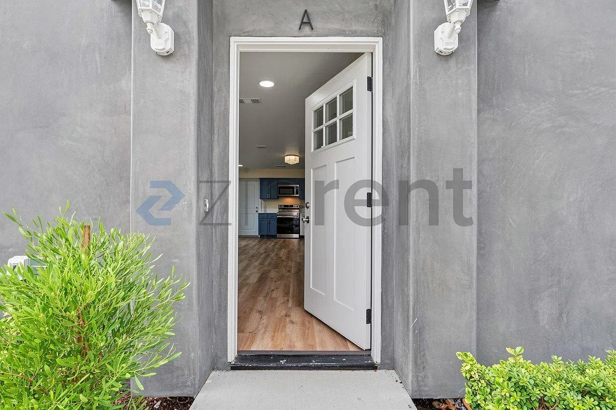 213 E Raymond St — Photo 4