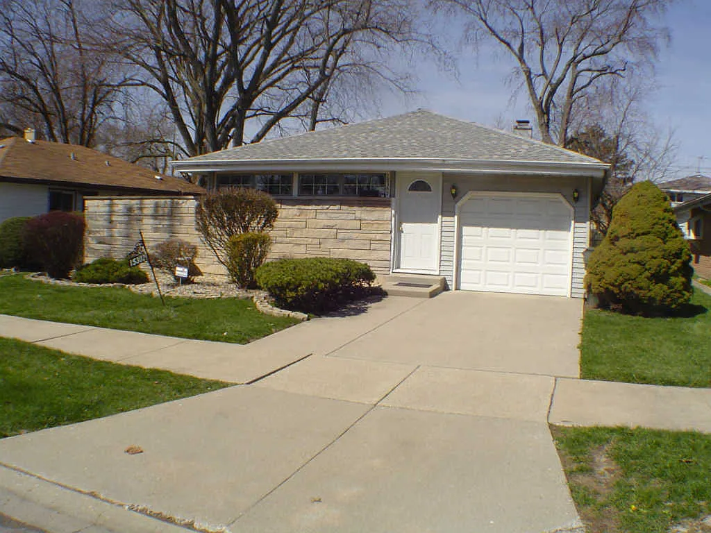 15302 Hastings Dr photo 1