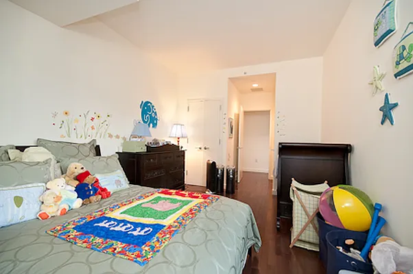 Rented by Perry Associates NYC Inc | media 22