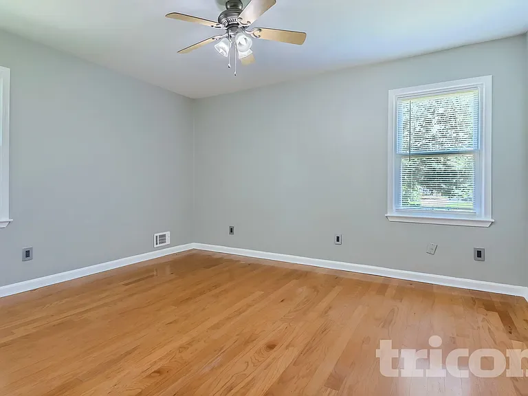 130 Southwood Ct — Photo 16