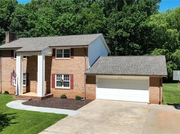 216 Belle Ridge St, North Wilkesboro, NC 28659