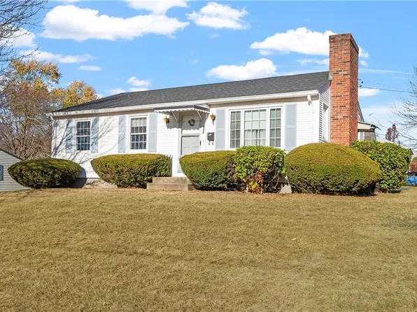 211 Knollwood Dr, Woonsocket, RI 02895