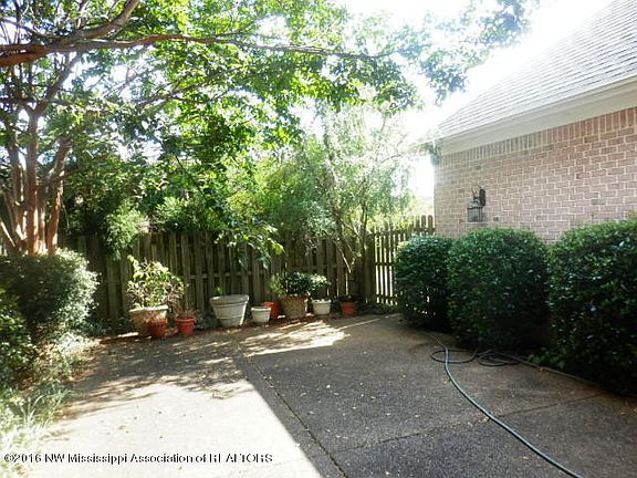 3rd image of 4829 Stone Cross Dr
