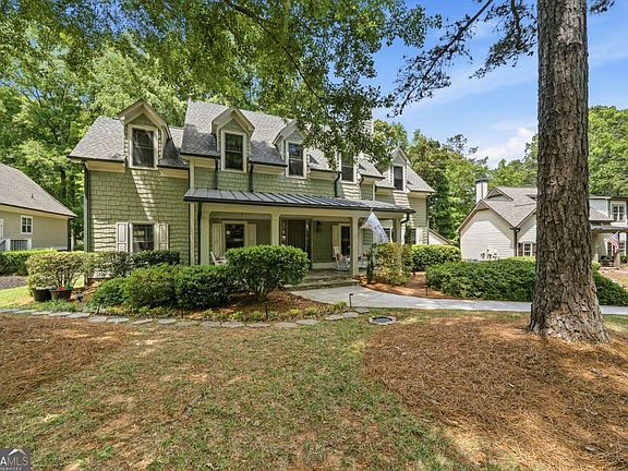 2nd image of 160 Parkside Ln